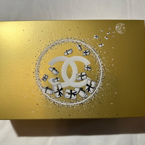 Chanel On The Go Moisture Gift Set - Picture 3 of 12